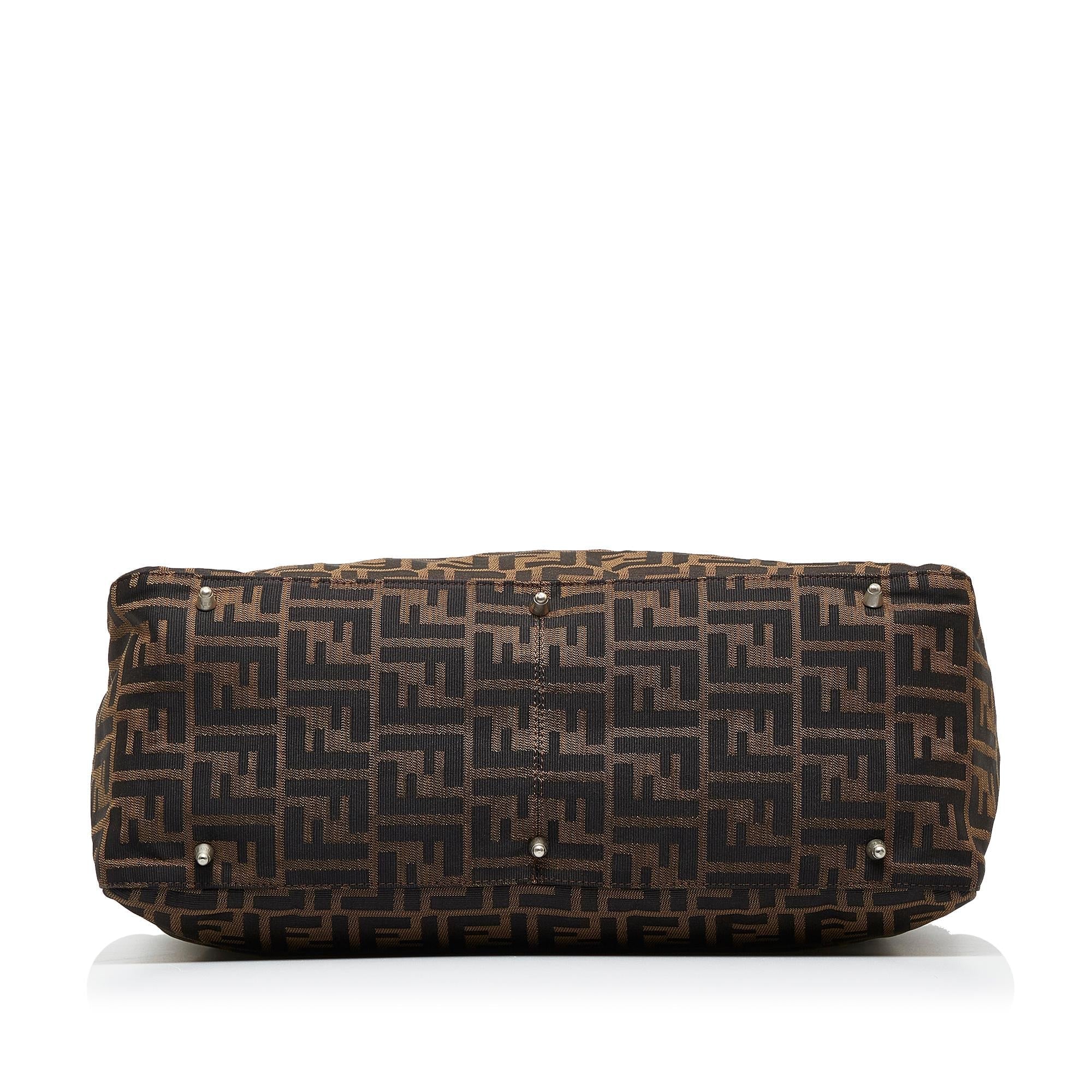 Fendi Zucca Tote (SHG-iHHWYi)