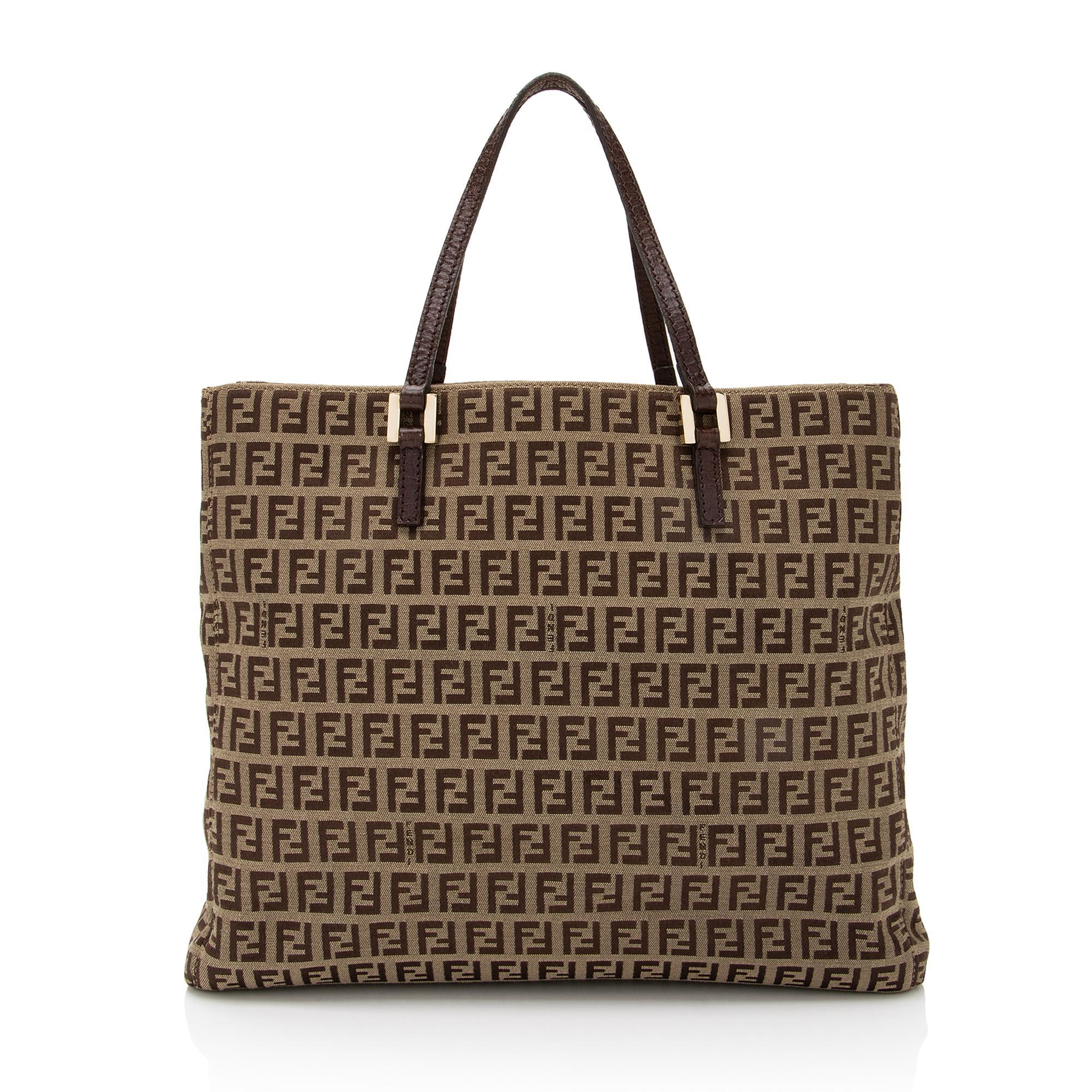 Fendi Zucchino Logo Large Tote (SHF-qdNIZz)