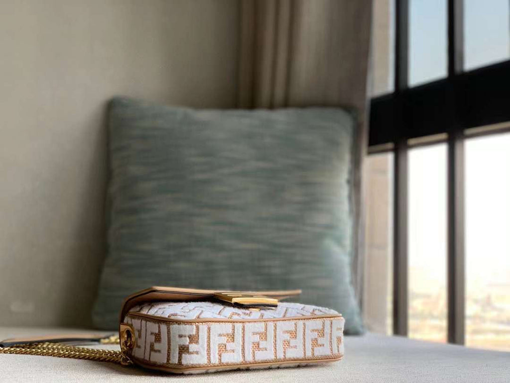 حقيبة باجيت متوسطة من بندي WB001413