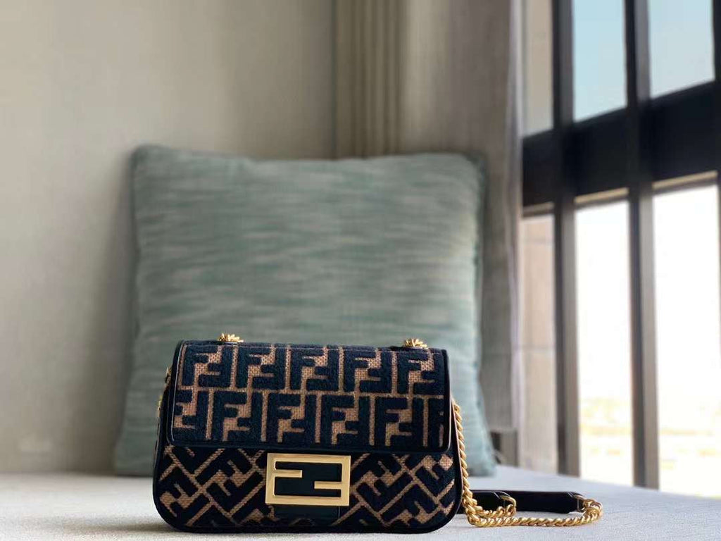 حقيبة باجيت متوسطة من بندي WB001416
