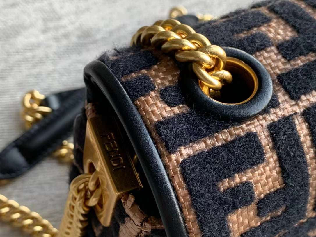 حقيبة باجيت متوسطة من بندي WB001416