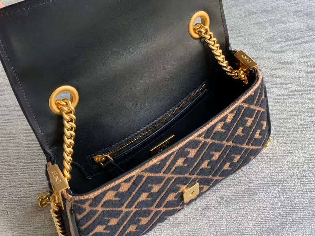 حقيبة باجيت متوسطة من بندي WB001416