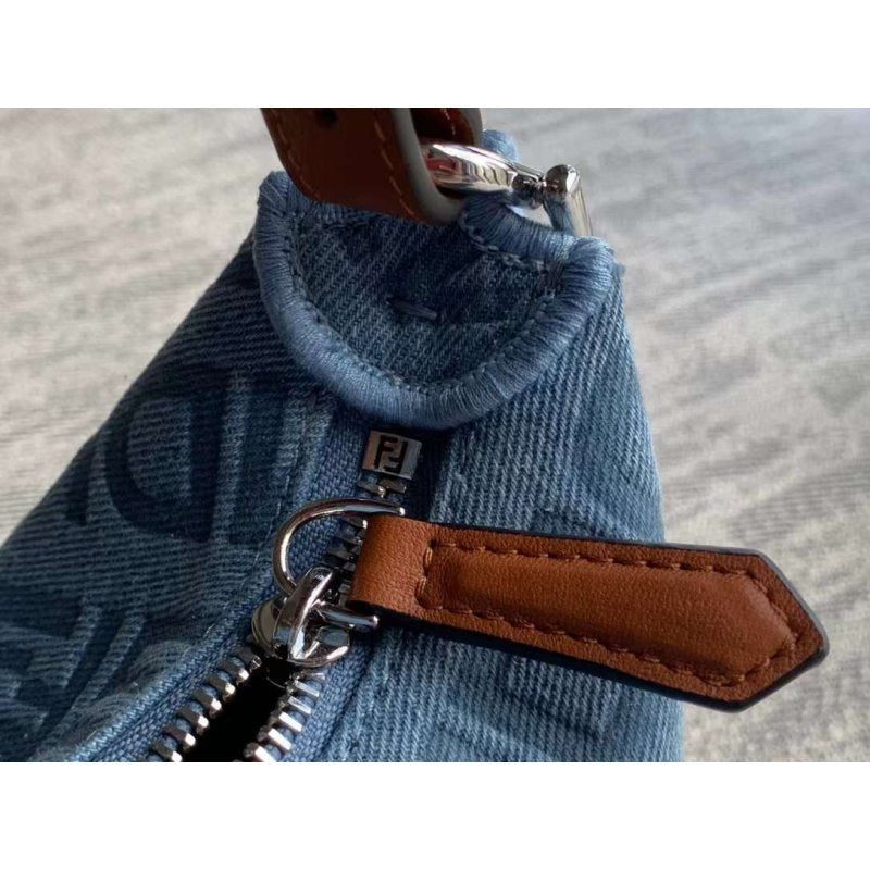 فيندي نانو كريسنت حقيبة WB001410