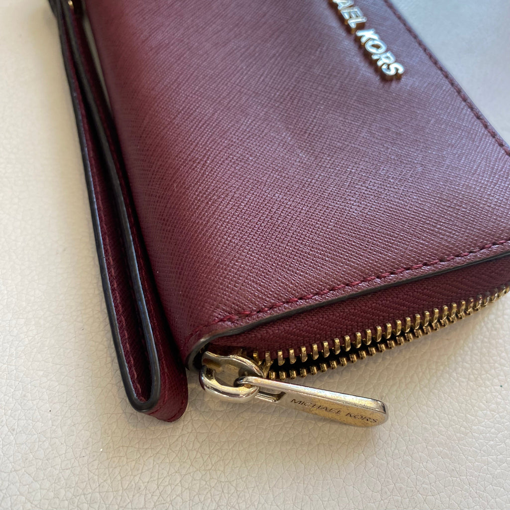 MICHAEL KORS Jet Set Continental Zip Around Leather Burgandy Wristlet