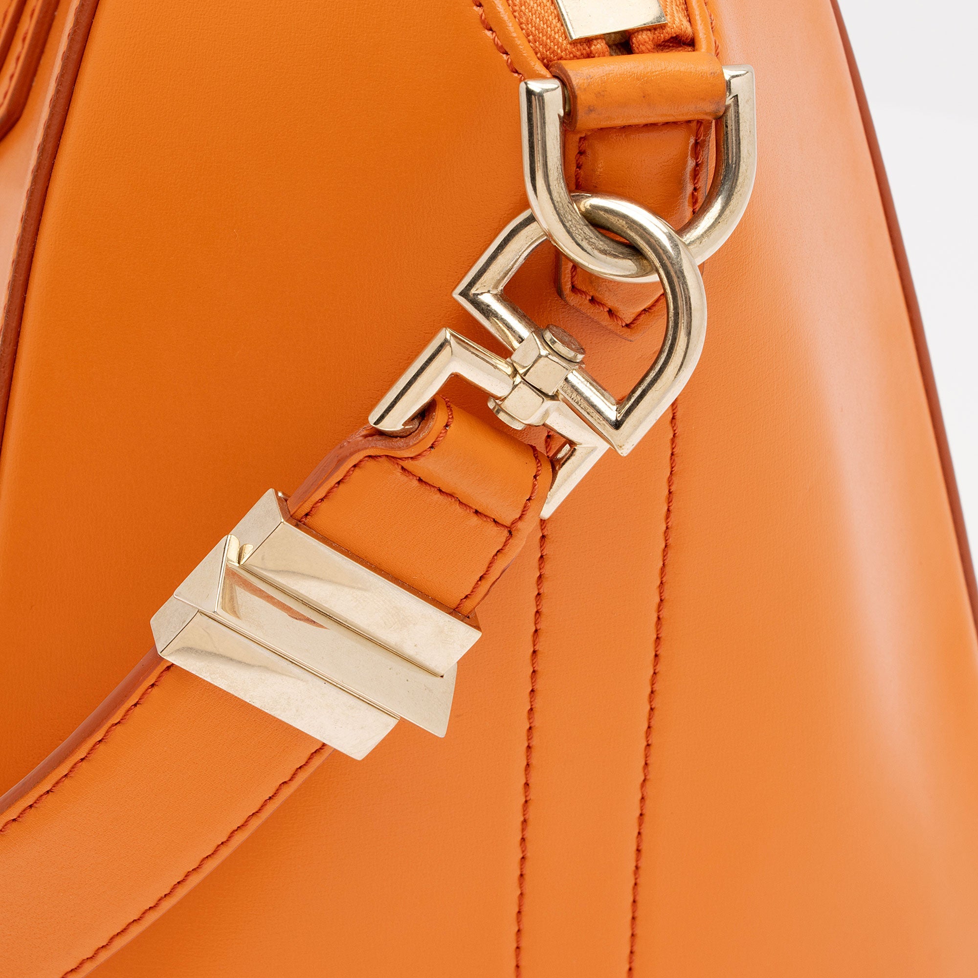 Givenchy Calfskin Antigona Medium Satchel (SHF-RyblZ9)