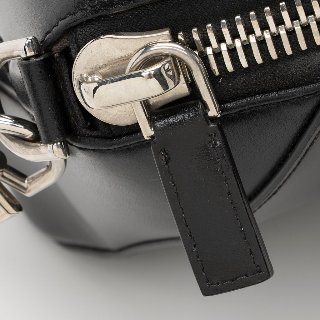Givenchy Smooth Calfskin Antigona Small Satchel (SHF-22163)