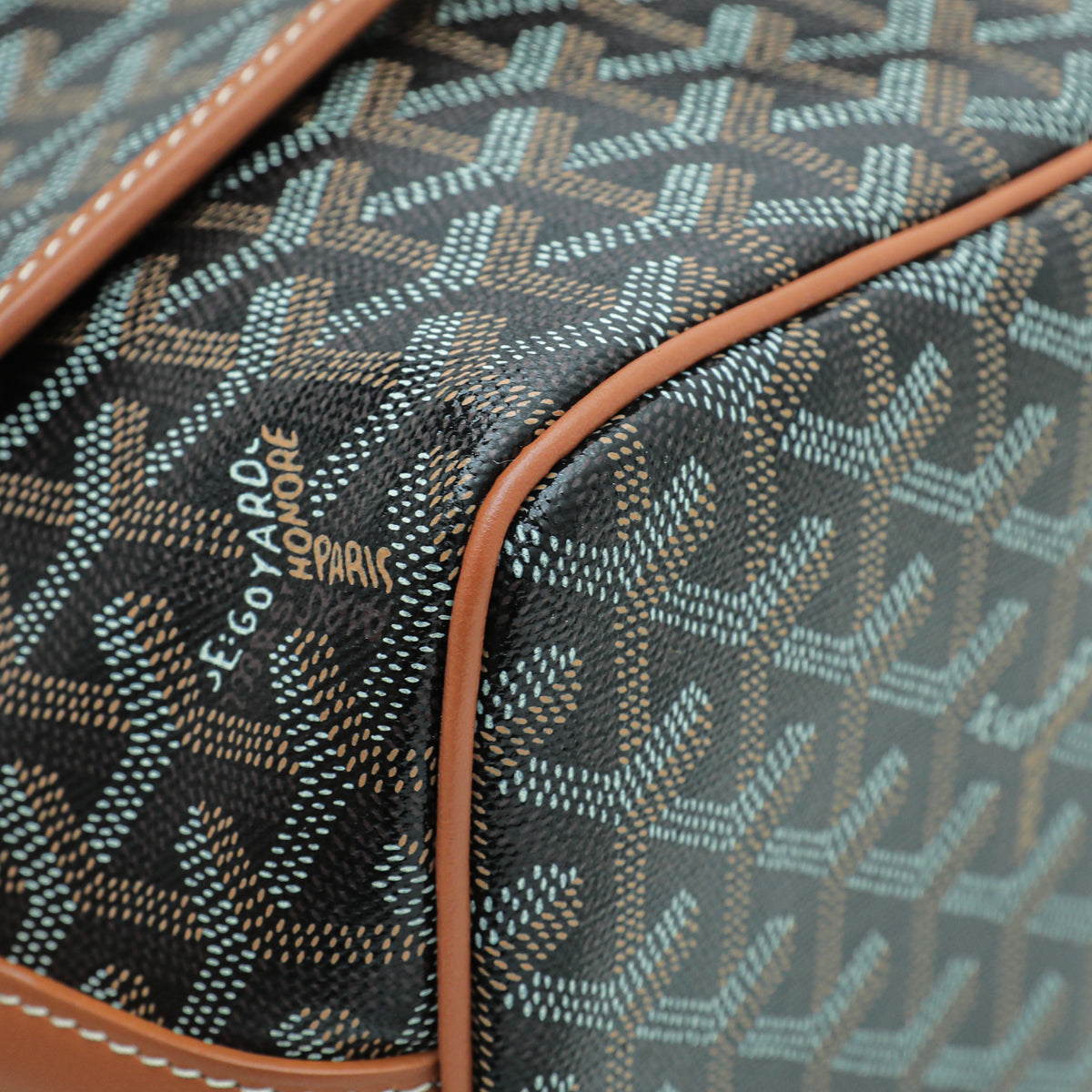 Goyard Bicolor Capetien MM Messenger Bag