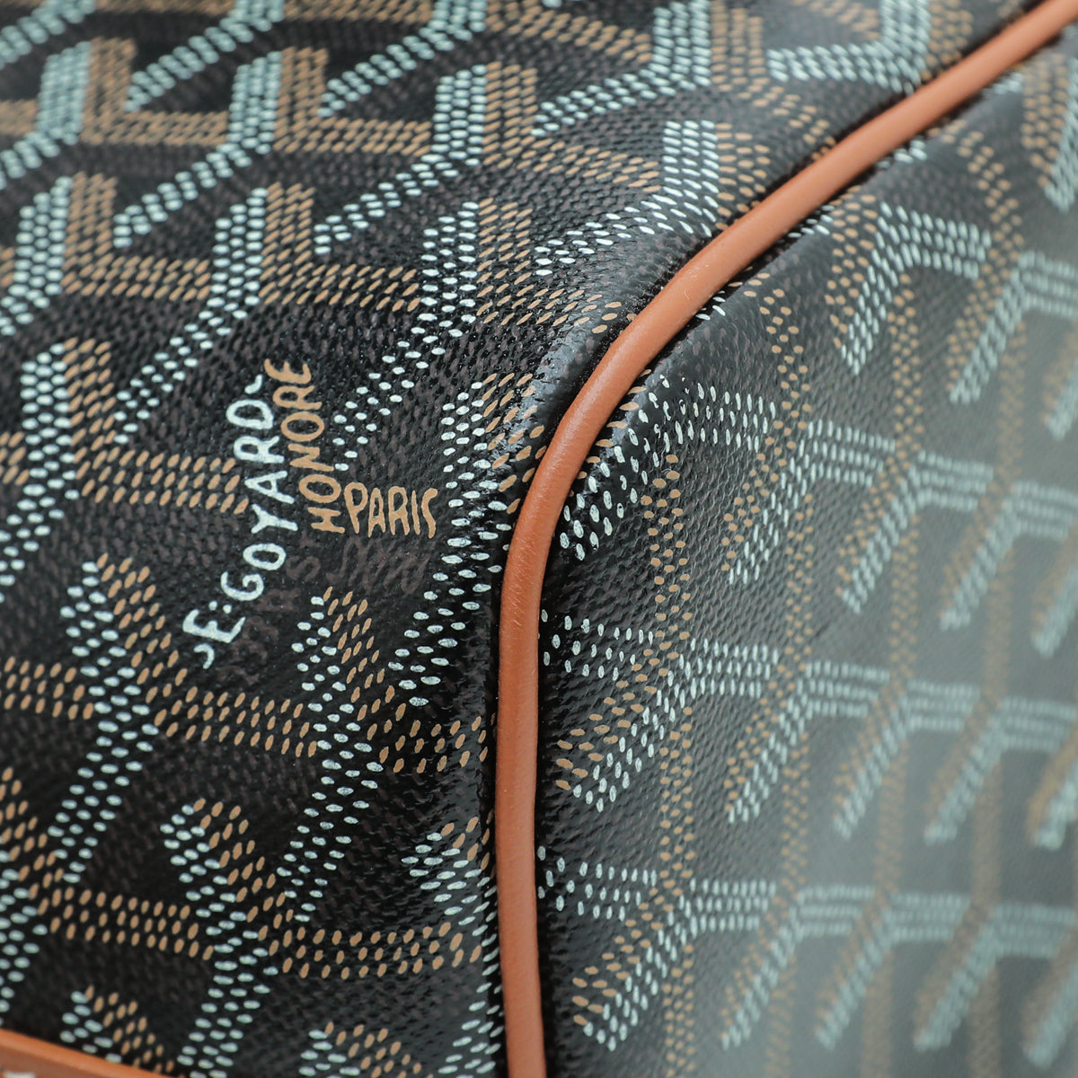 Goyard Bicolor Capetien MM Messenger Bag