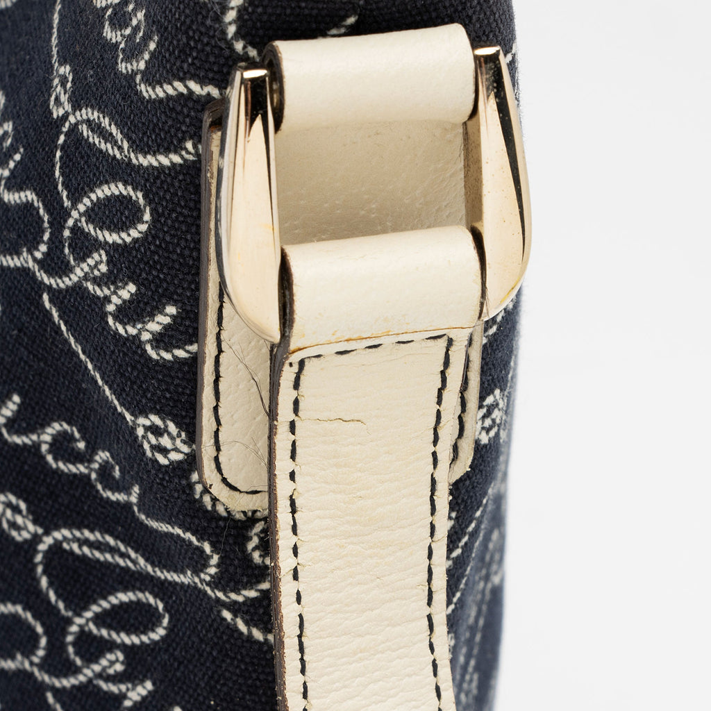 Gucci Canvas Lasso Script Abbey Messenger (SHF-coBFi9)