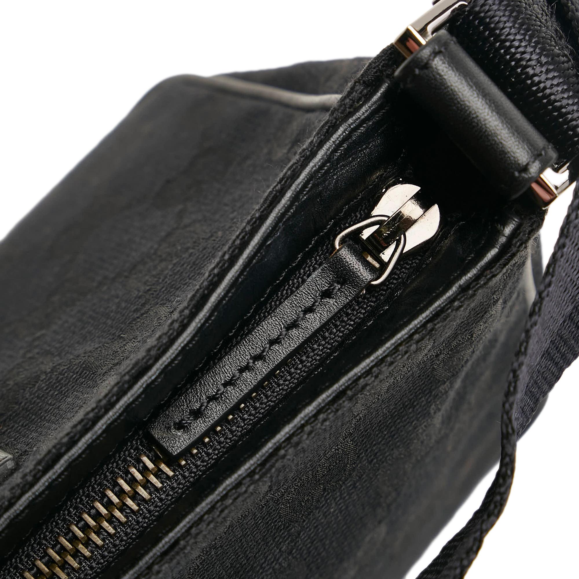 Gucci GG Canvas Baguette (SHG-34237)