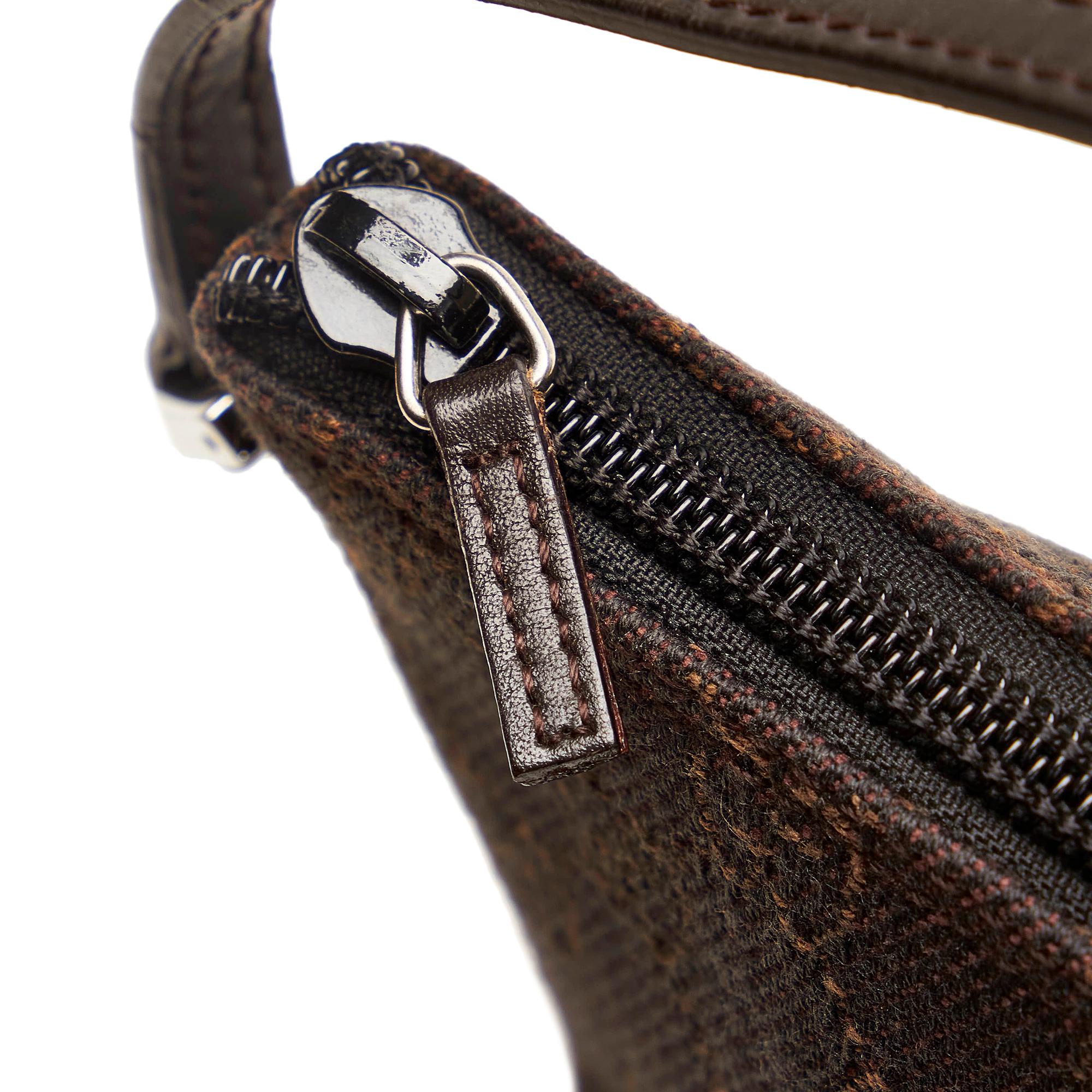 Gucci GG Canvas Boat Baguette (SHG-30880)