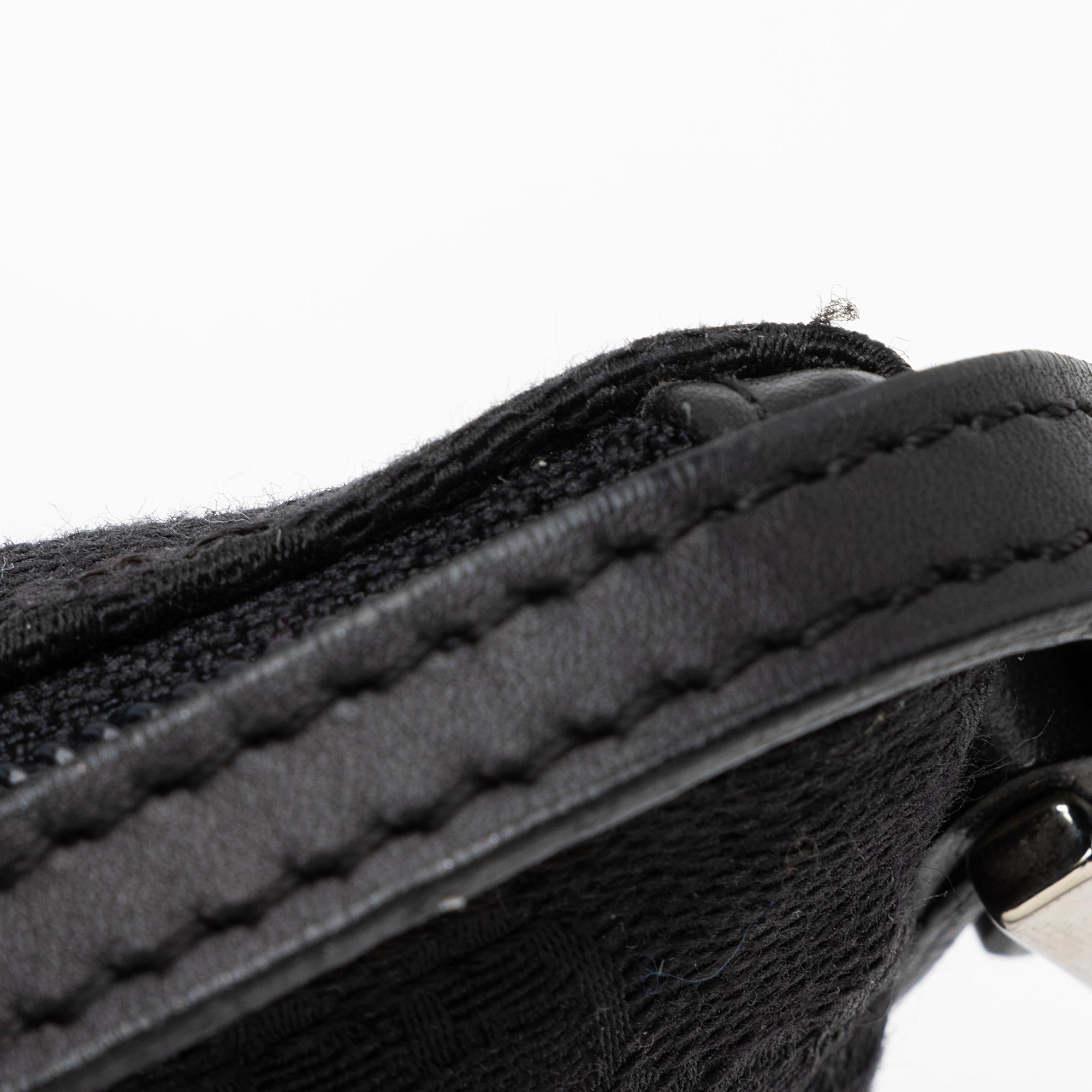 Gucci GG Canvas Classic Pochette (SHF-cCuOk2)