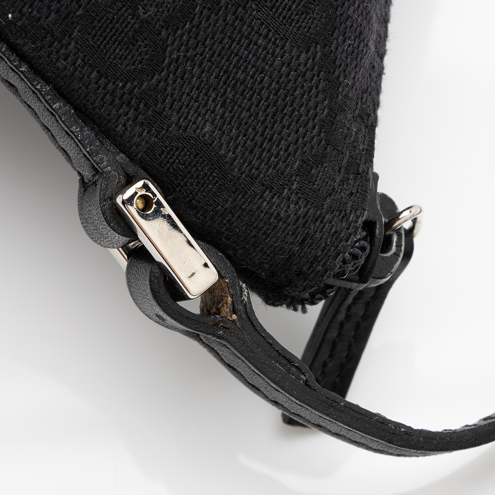 Gucci GG Canvas Classic Pochette (SHF-cCuOk2)