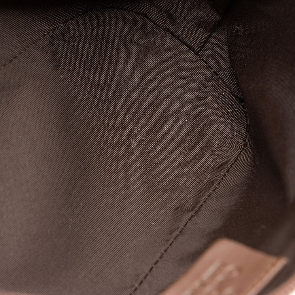 Gucci GG Canvas Classic Pochette (SHF-yWvmJf)