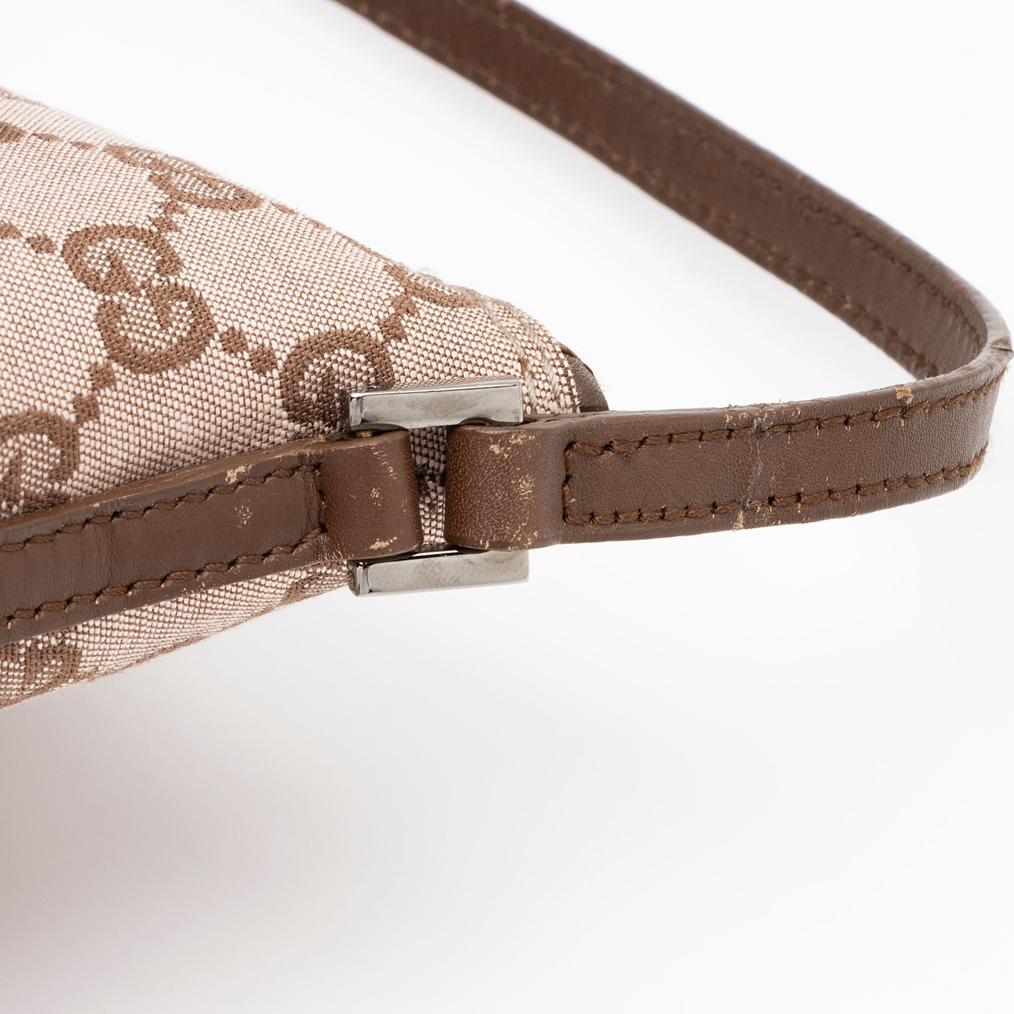 Gucci GG Canvas Classic Pochette (SHF-yWvmJf)