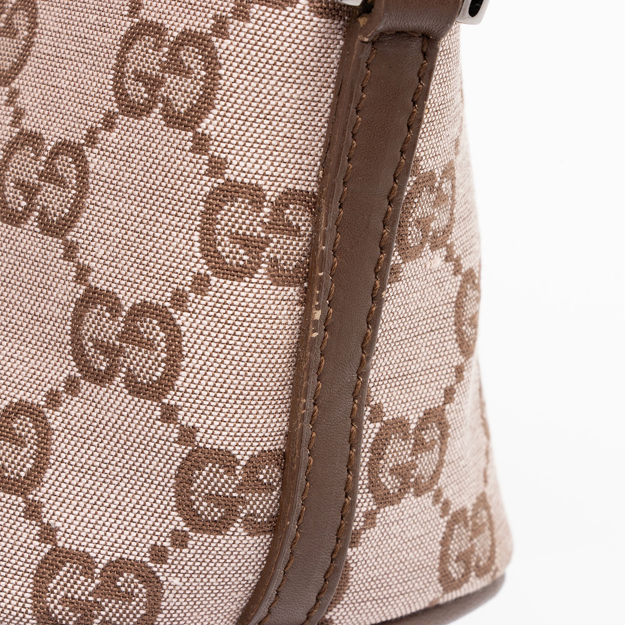 Gucci GG Canvas Classic Pochette (SHF-yWvmJf)