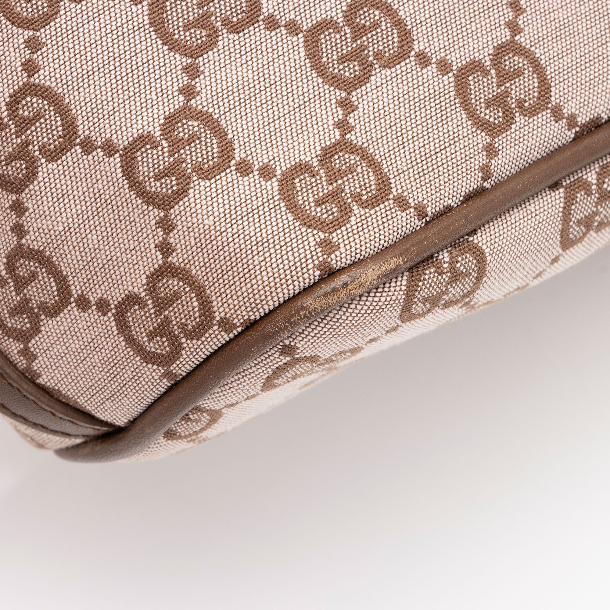 Gucci GG Canvas Classic Pochette (SHF-yWvmJf)