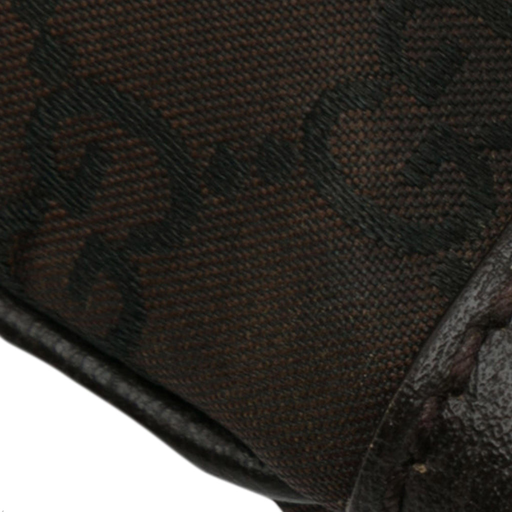 Gucci GG Canvas Clutch Bag (SHG-NZQrZr)