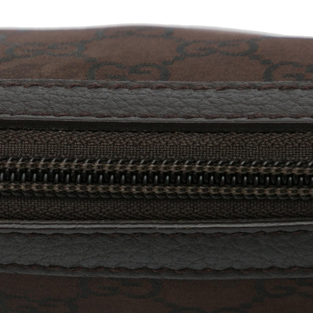 Gucci GG Canvas Clutch Bag (SHG-NZQrZr)