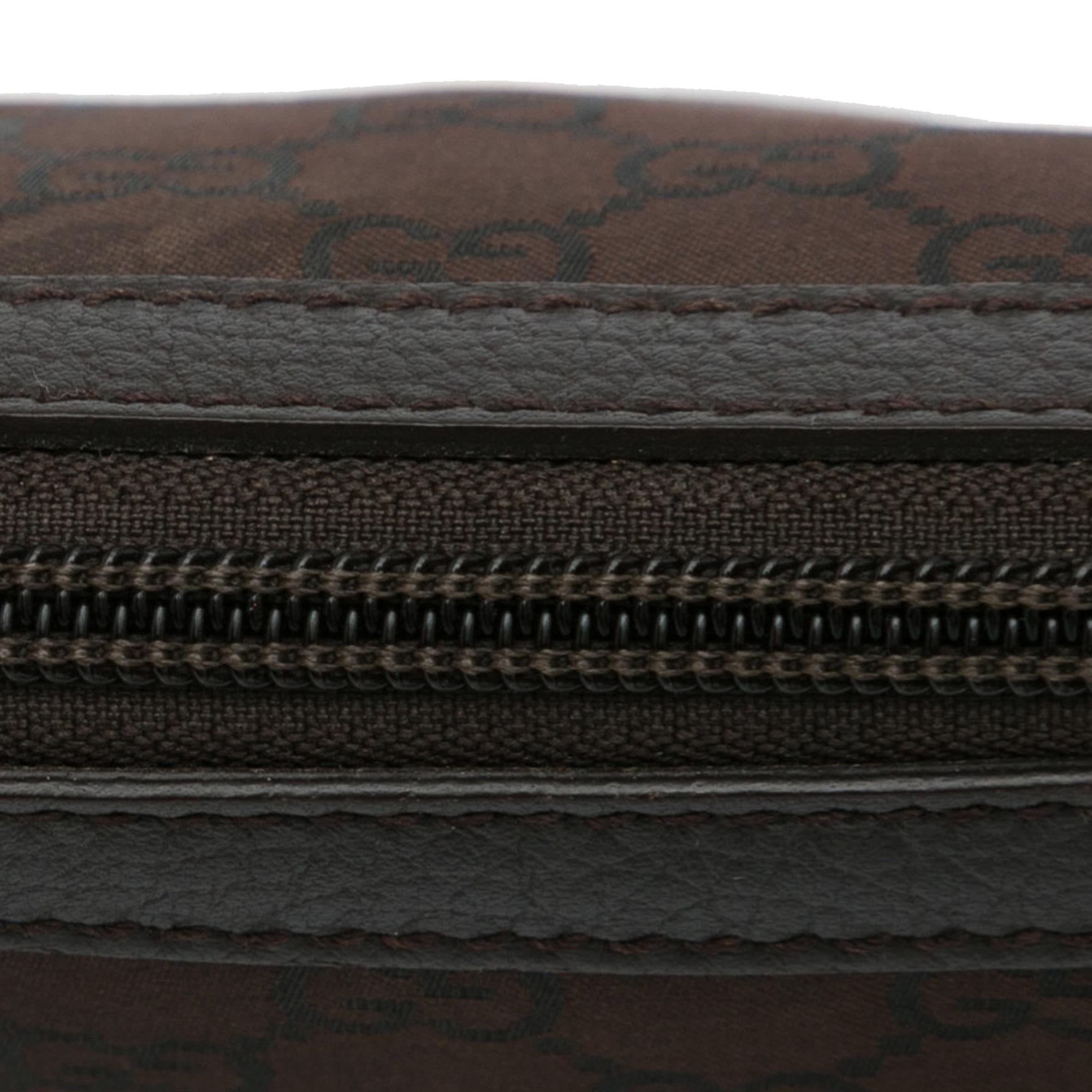 Gucci GG Canvas Clutch Bag (SHG-NZQrZr)