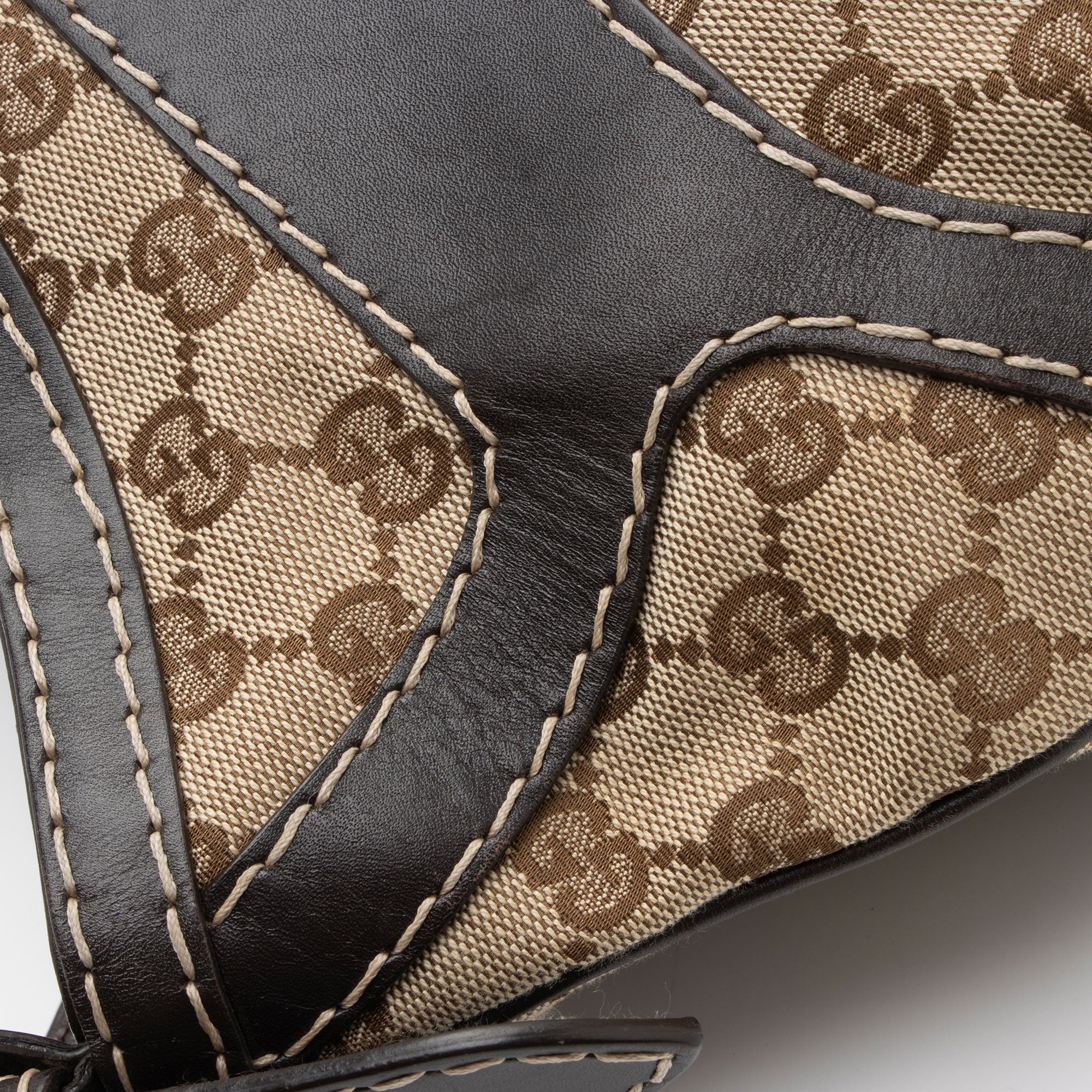 Gucci GG Canvas Queen Medium Hobo (SHF-ZWYQV0)
