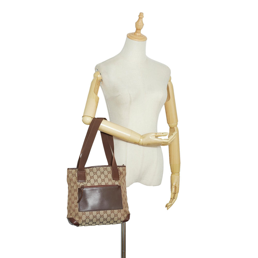Gucci GG Canvas Shoulder Bag (SHG-XOt55K)