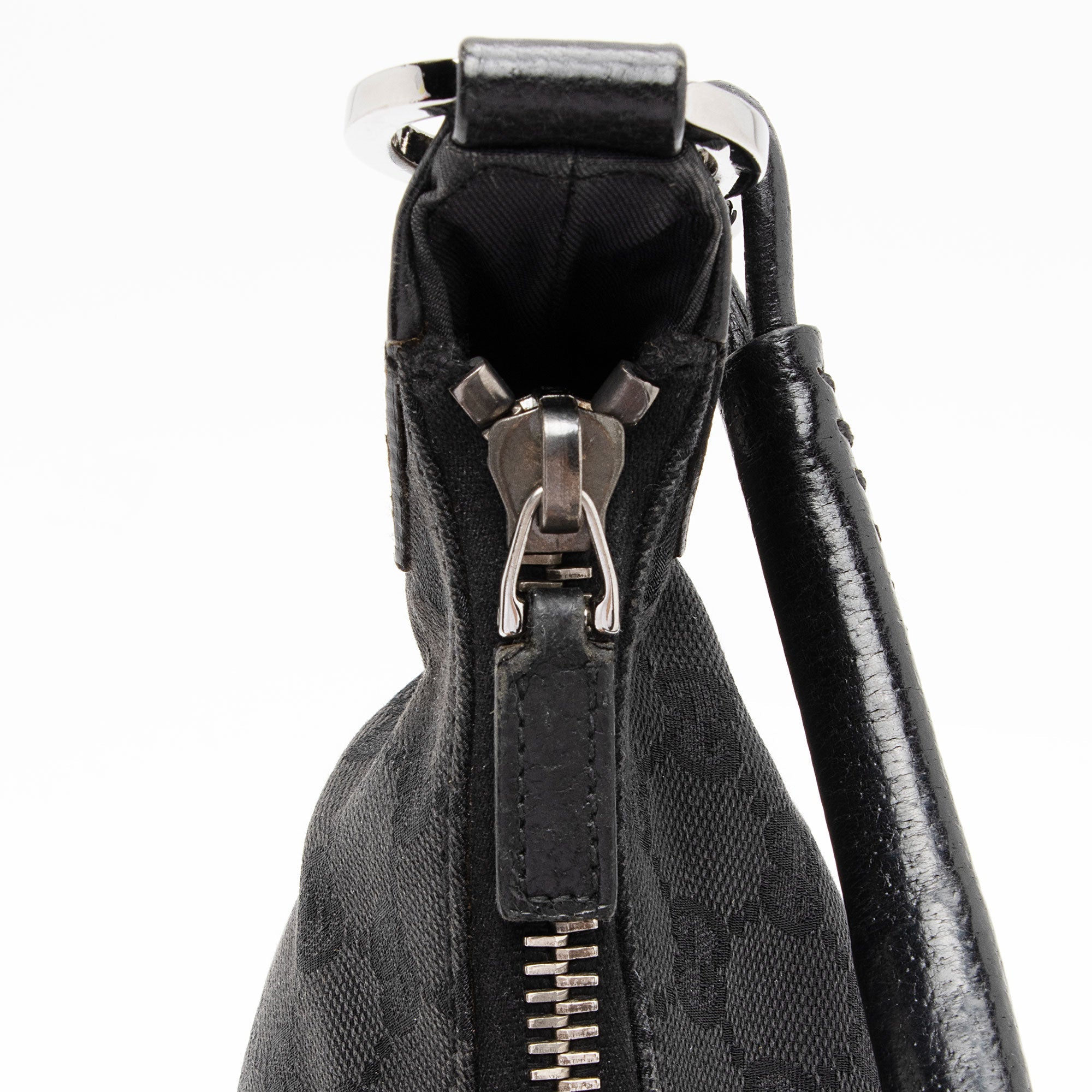 Gucci GG Canvas Small Shoulder Bag (SHF-ewDU0f)