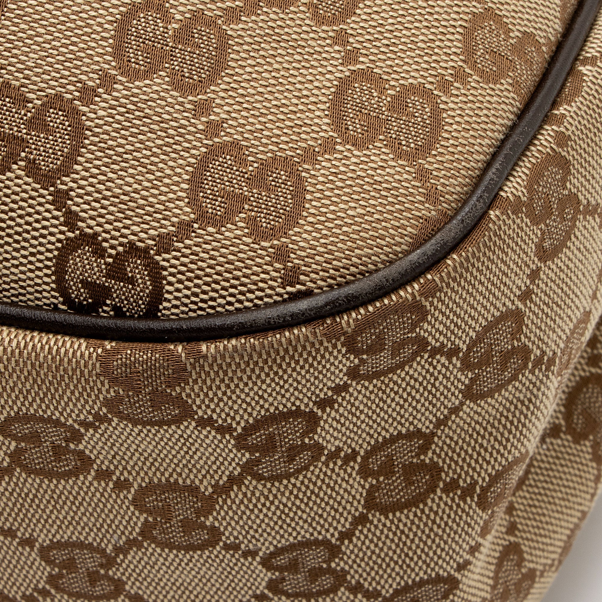 Gucci GG Canvas Sukey Messenger (SHF-RoGEPi)