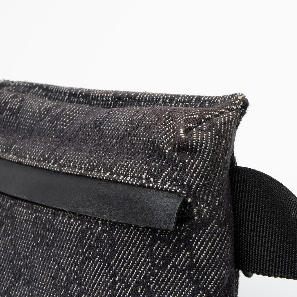 Gucci GG Denim Belt Bag (SHF-t5lFV4)