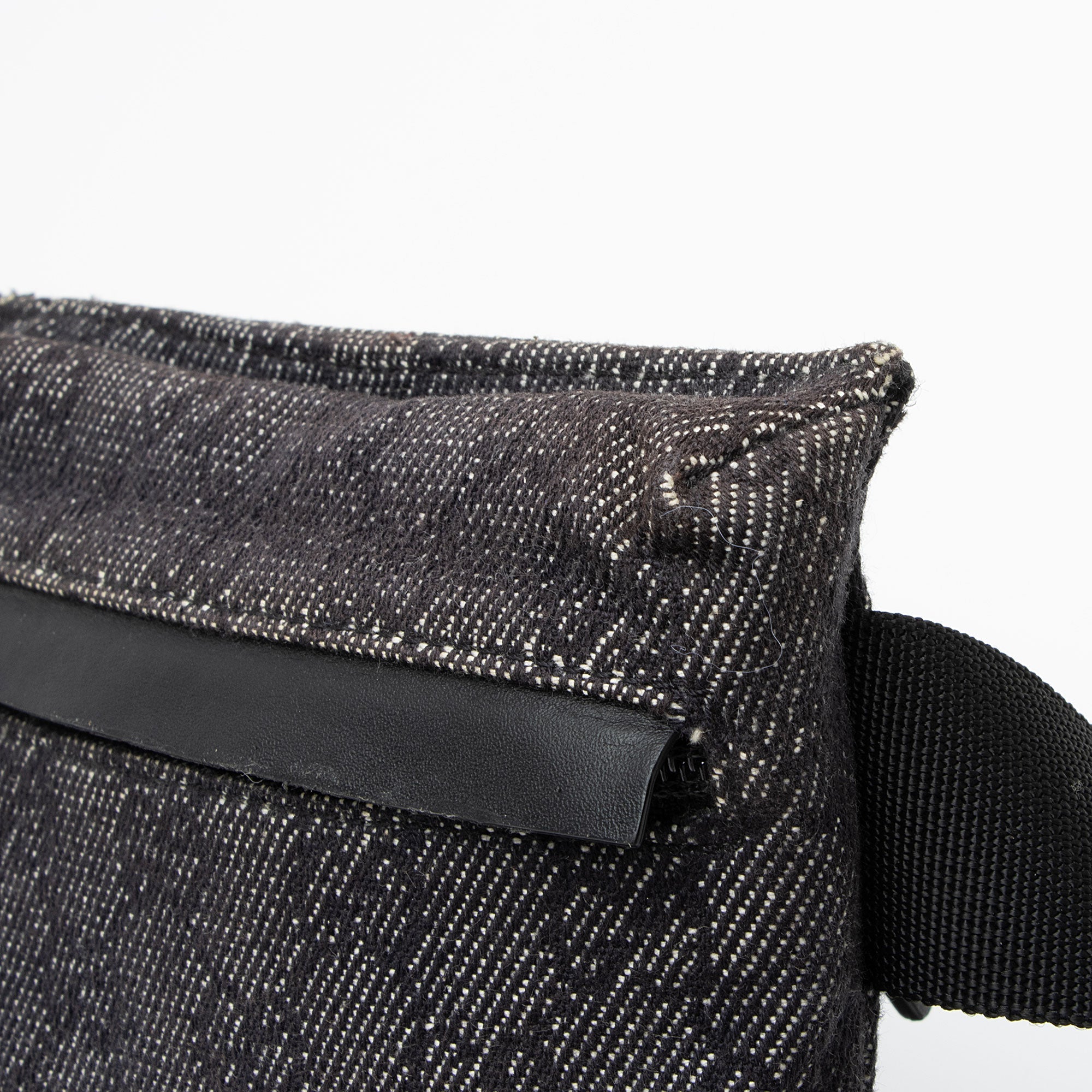 Gucci GG Denim Belt Bag (SHF-t5lFV4)