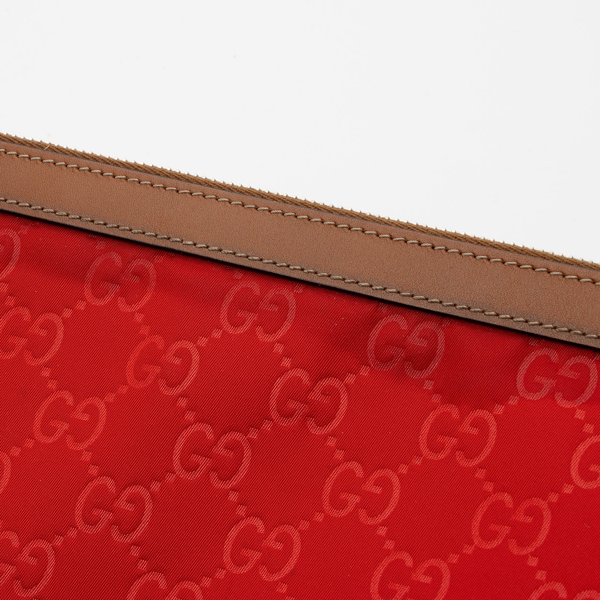 Gucci GG Nylon Zip Pouch (SHF-bnkYTZ)