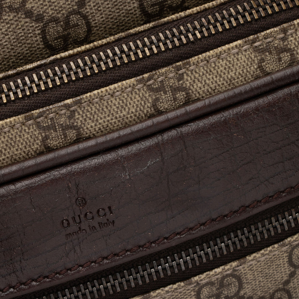 Gucci GG Supreme Classic Small Camera Bag (SHF-fqjHTG)