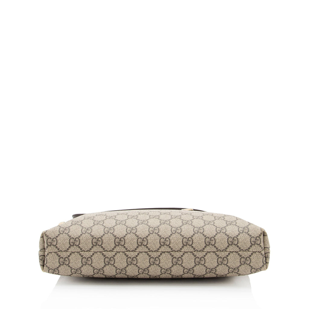 Gucci GG Supreme Classic Flat Medium Messenger Bag (SHF-z1jpvQ)