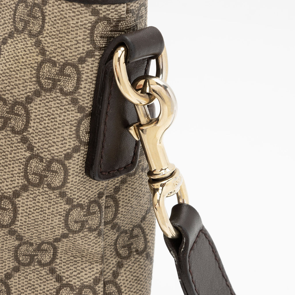 Gucci GG Supreme Classic Flat Medium Messenger (SHF-YZjiF7)