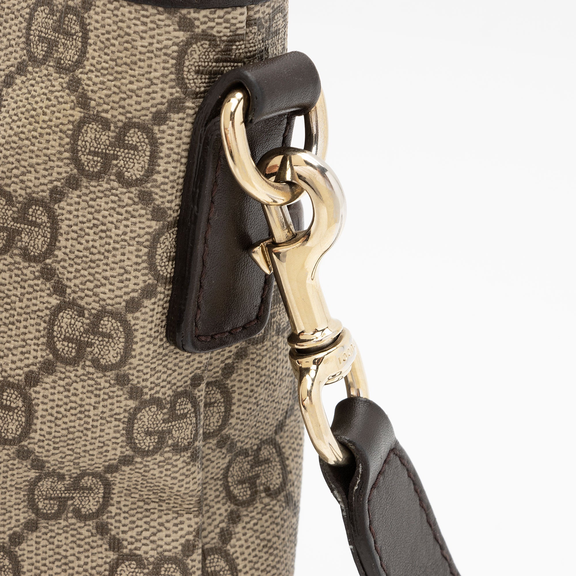 Gucci GG Supreme Classic Flat Medium Messenger (SHF-YZjiF7)