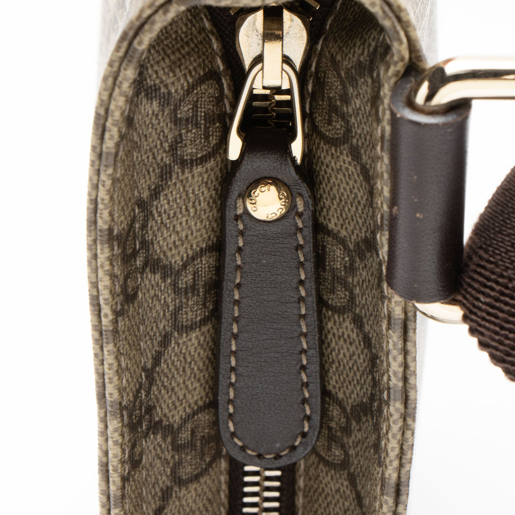 Gucci GG Supreme Classic Small Messenger