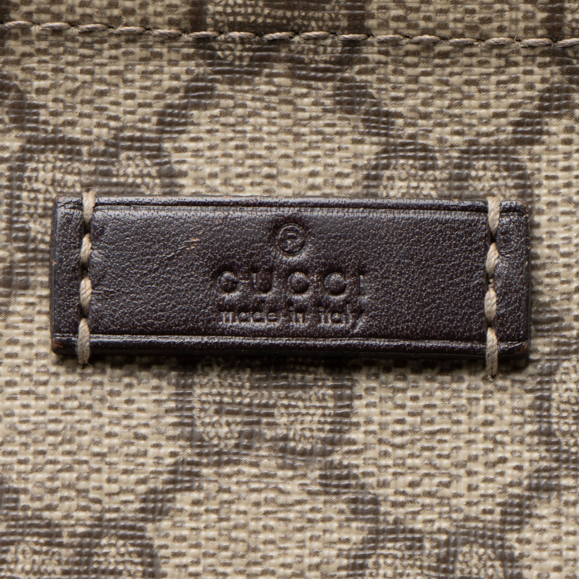 Gucci GG Supreme Classic Small Messenger
