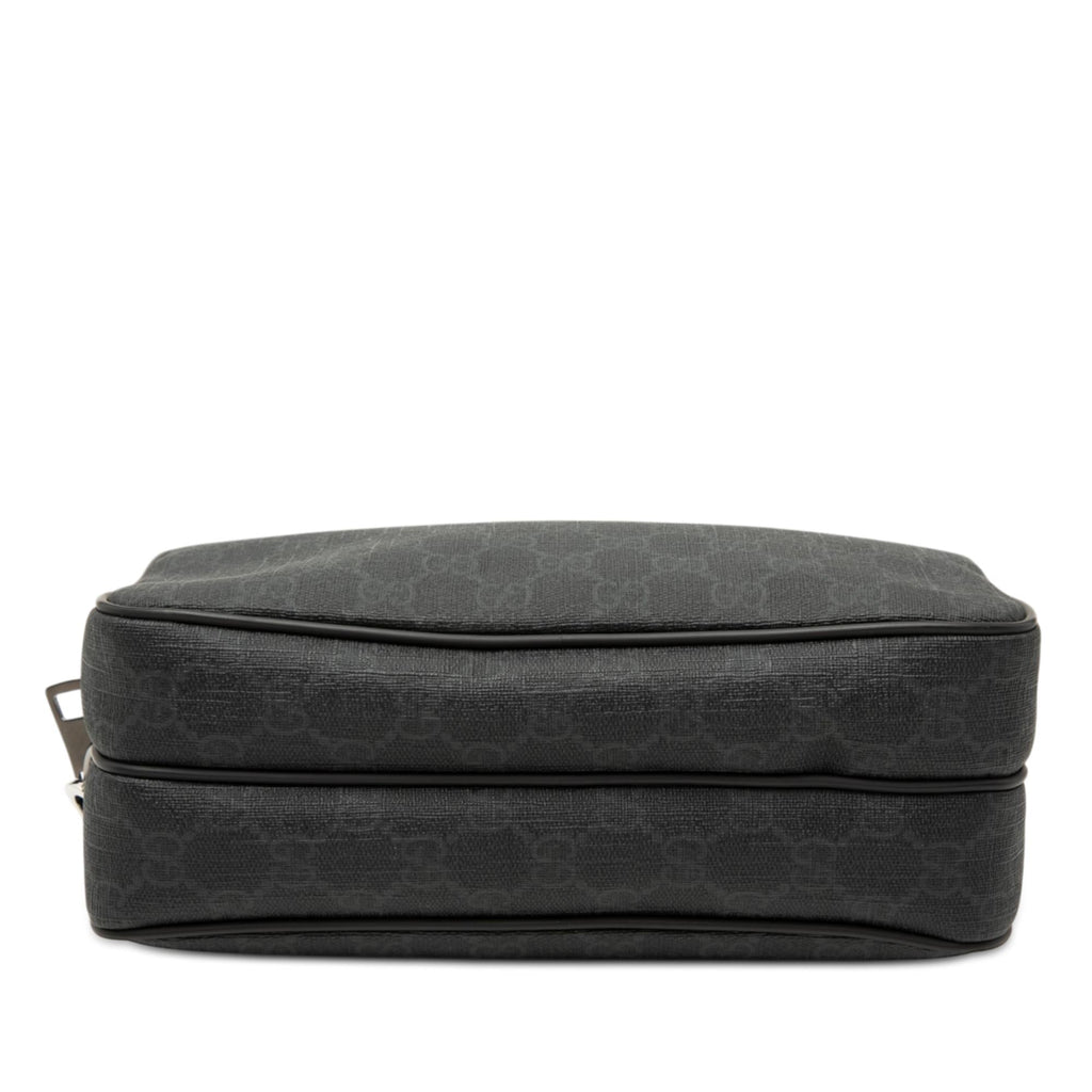 Gucci GG Supreme Clutch