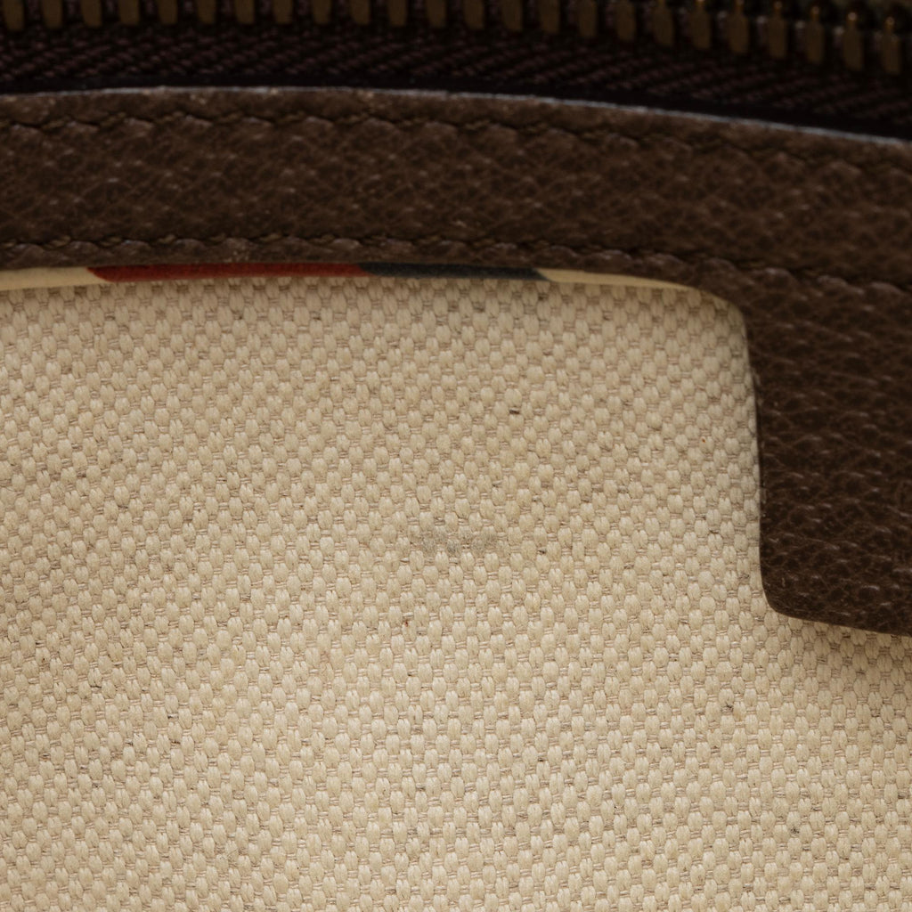 Gucci GG Supreme Courrier Messenger Clutch (SHF-pgZYso)