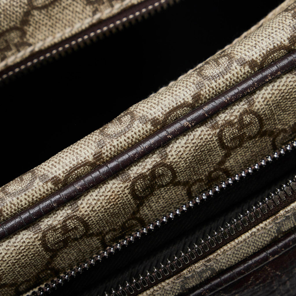 Gucci GG Supreme Crossbody Bag (SHG-tRkLLV)
