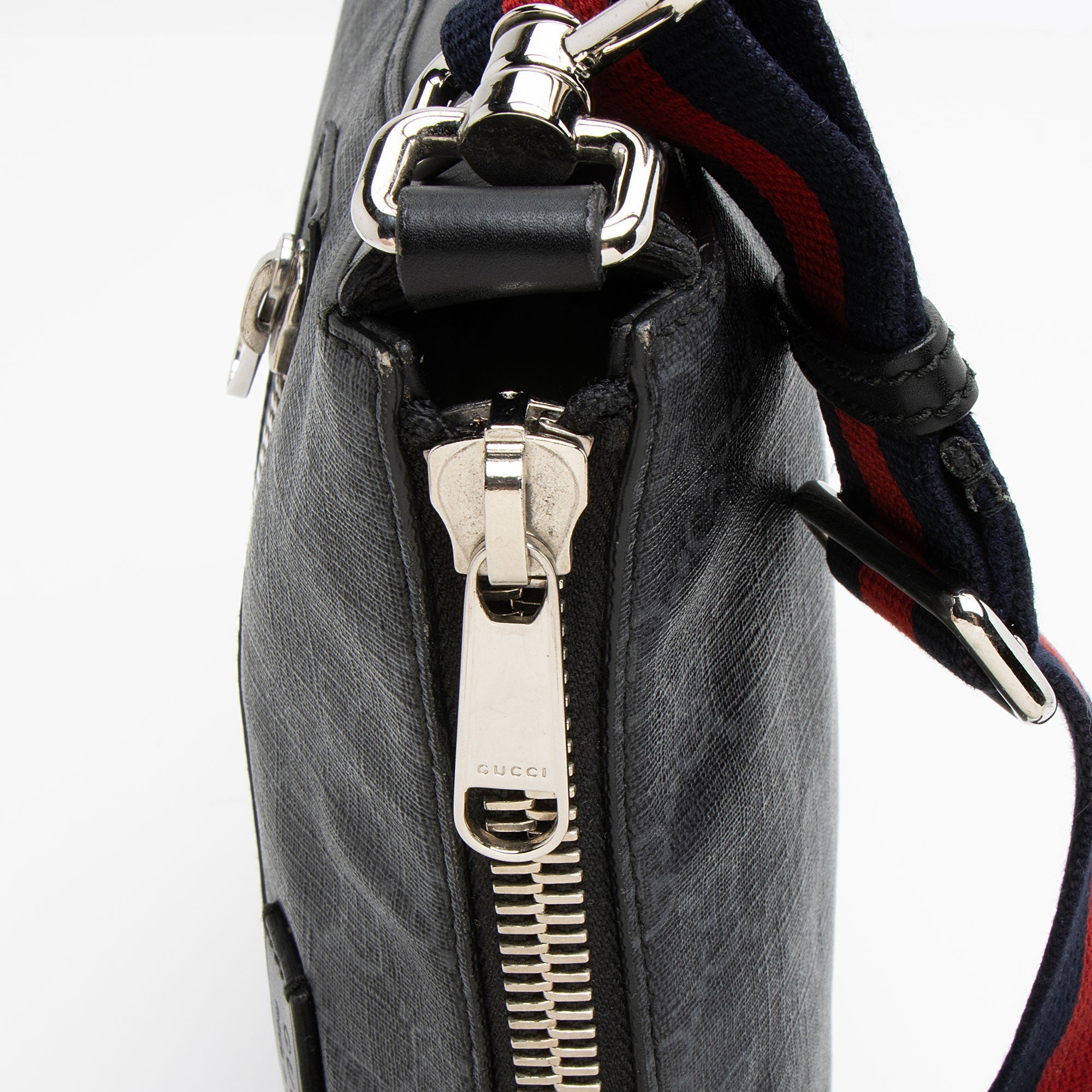Gucci GG Supreme Medium Messenger