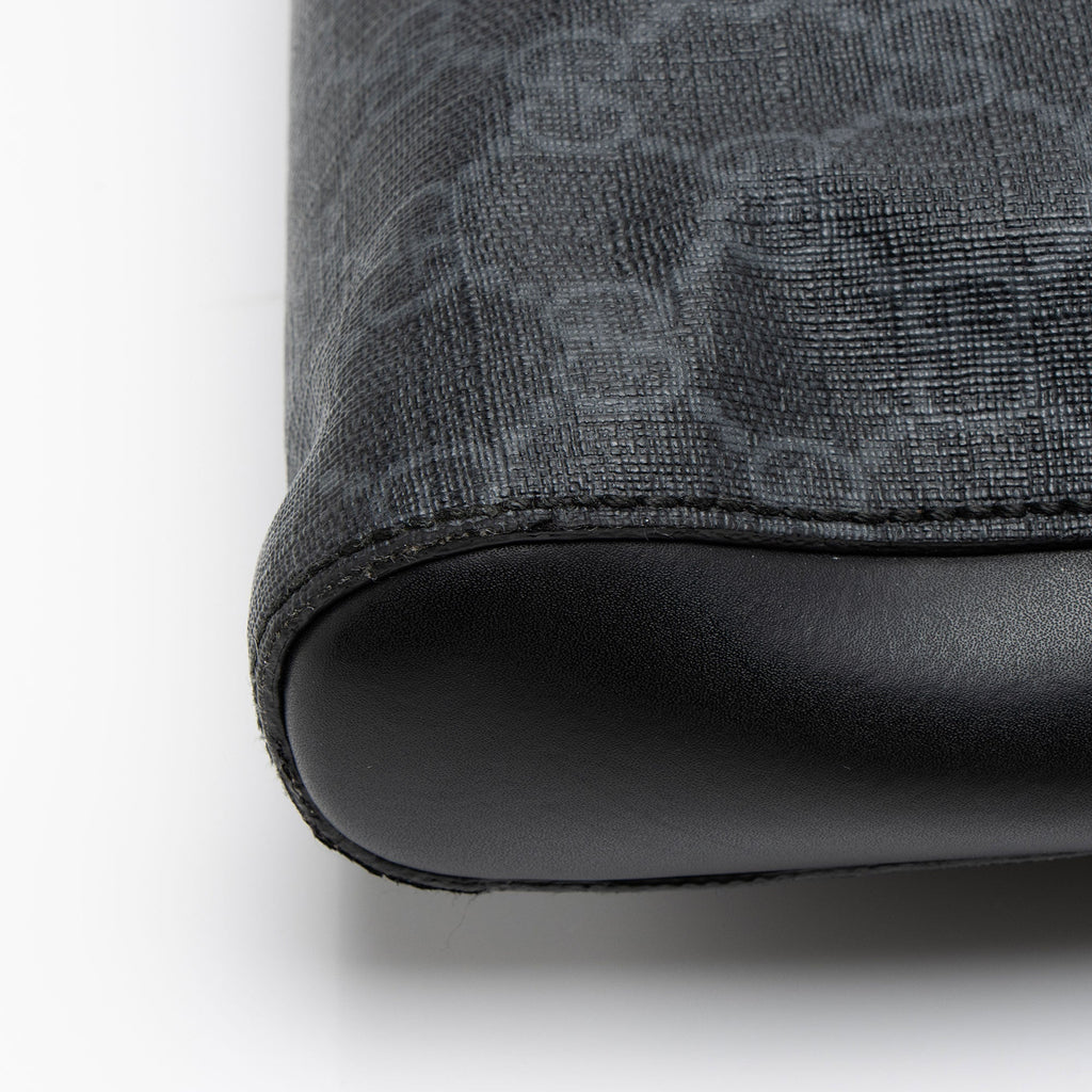 Gucci GG Supreme Medium Messenger