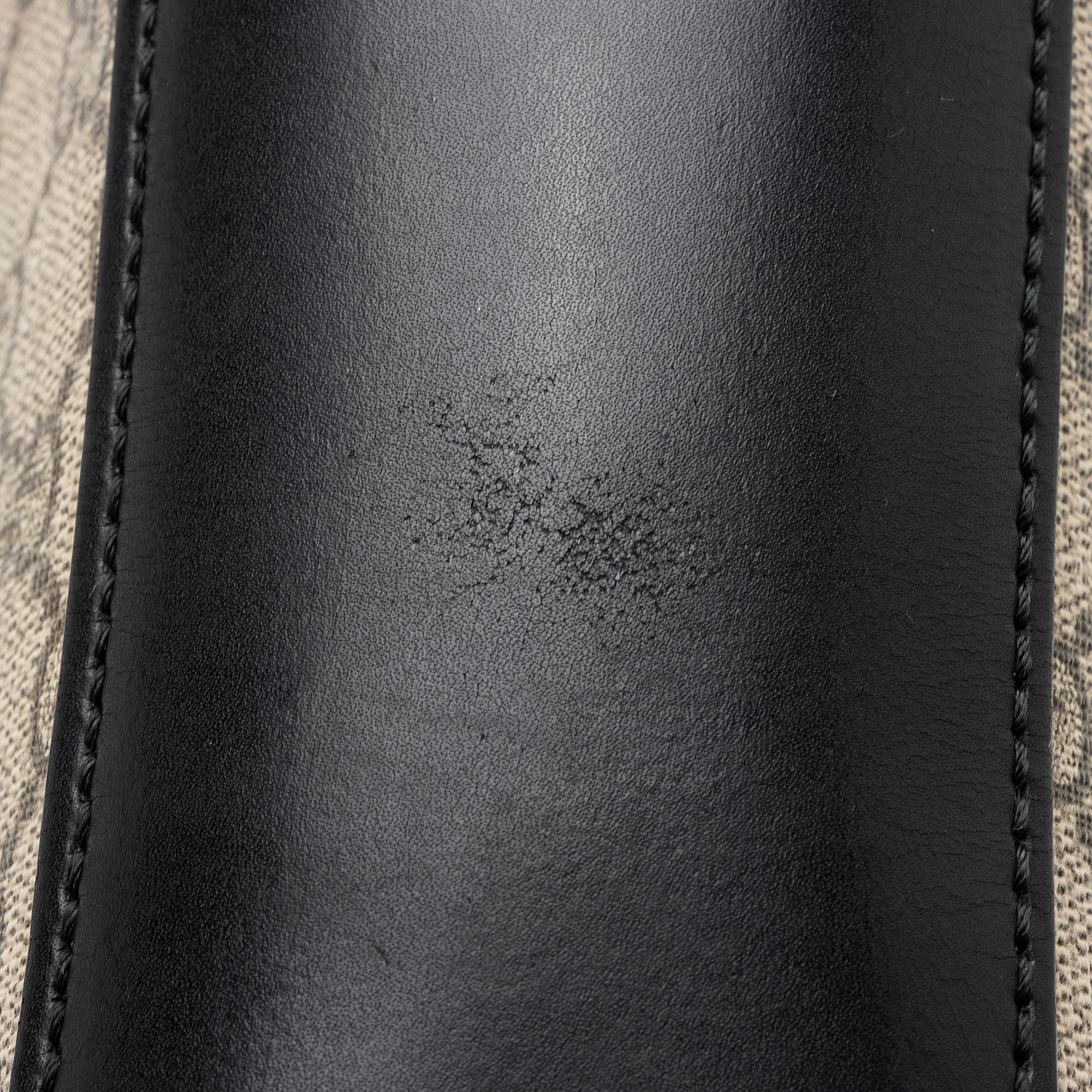 Gucci GG Supreme Medium Messenger