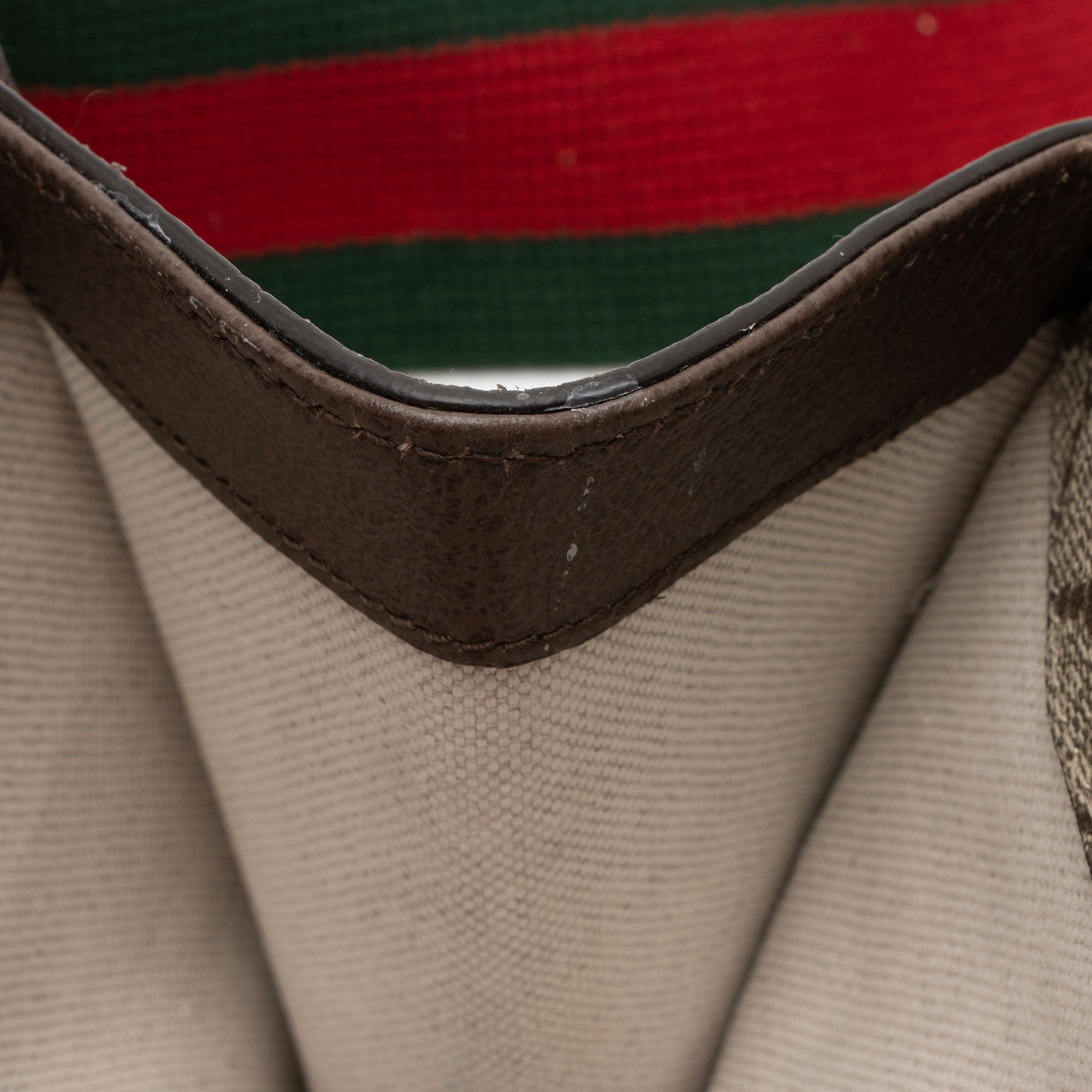 Gucci GG Supreme Neo Vintage Small Messenger (SHF-OhNyui)