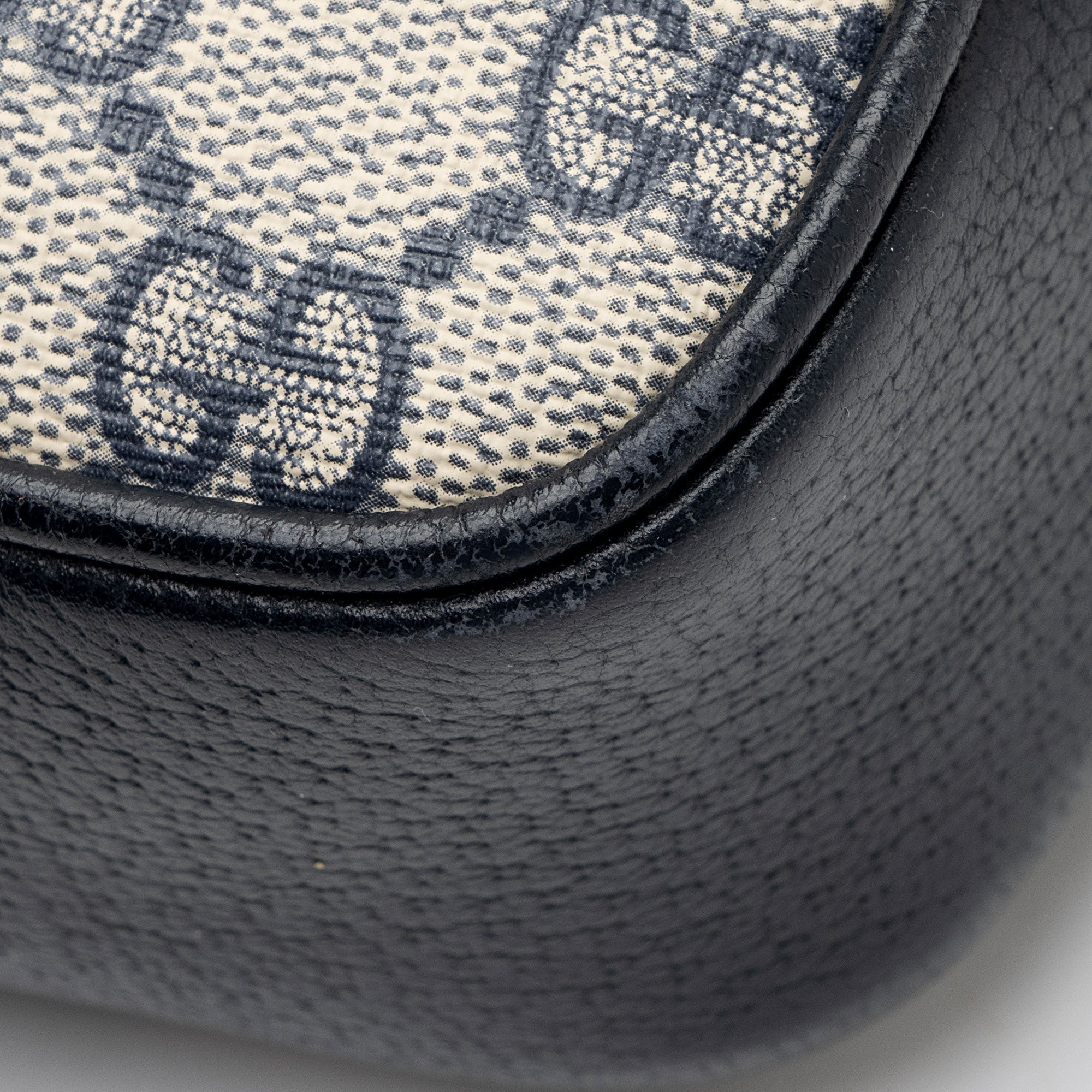 Gucci GG Supreme Ophidia Studded Web Flap Small Messenger (SHF-PTZrcp)