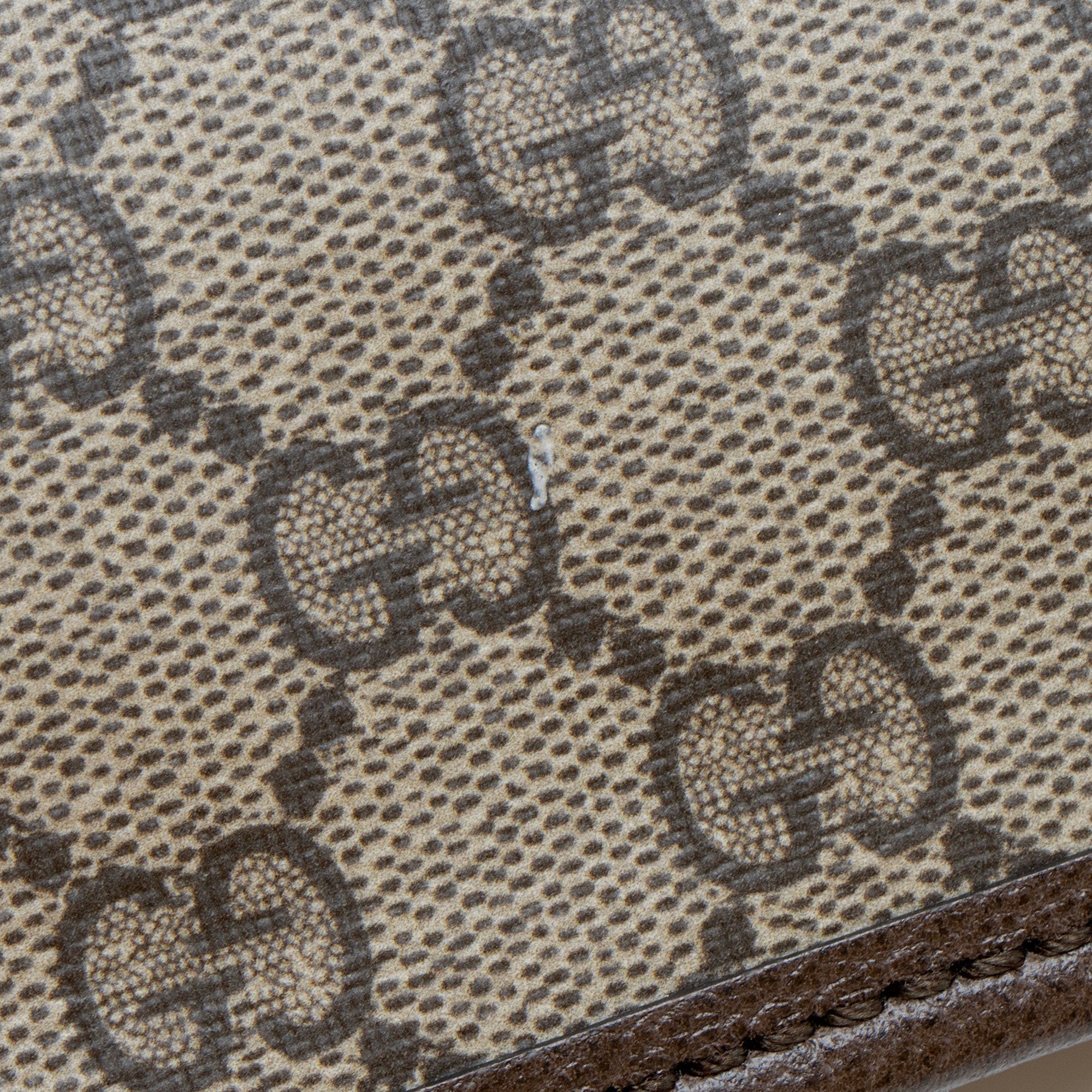 Gucci GG Supreme Pochette (SHF-M9Qnnk)