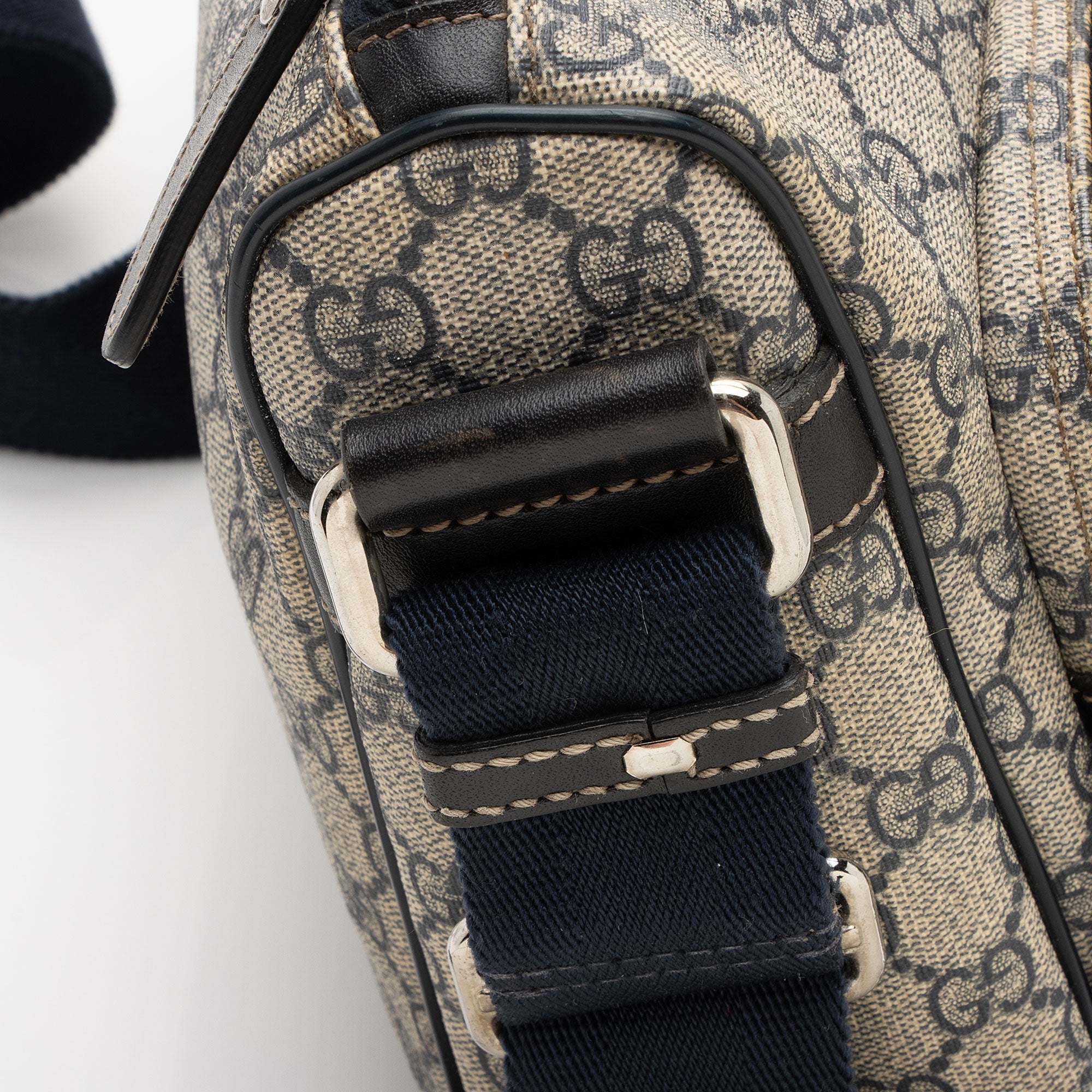 Gucci GG Supreme Pocket Messenger (SHF-z1WHUn)