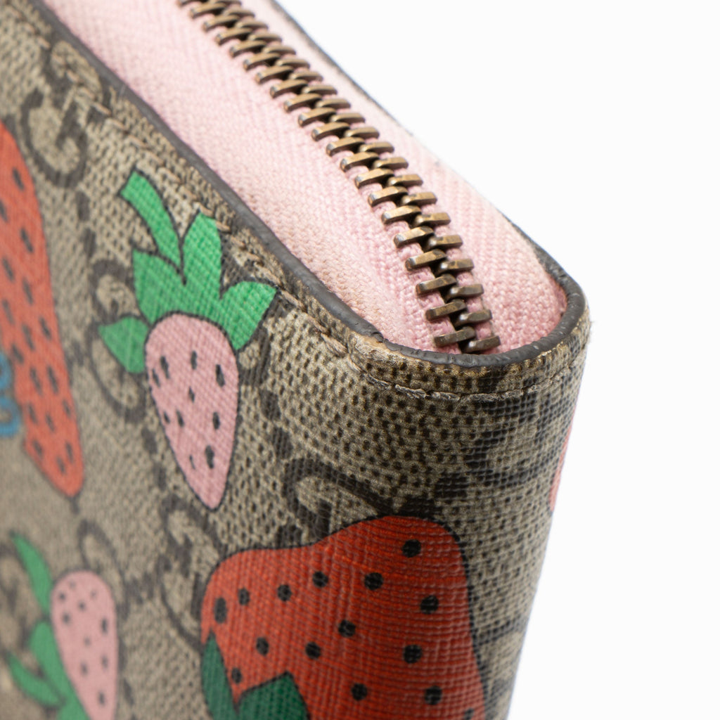 Gucci GG Supreme Strawberry Zip Around Wallet