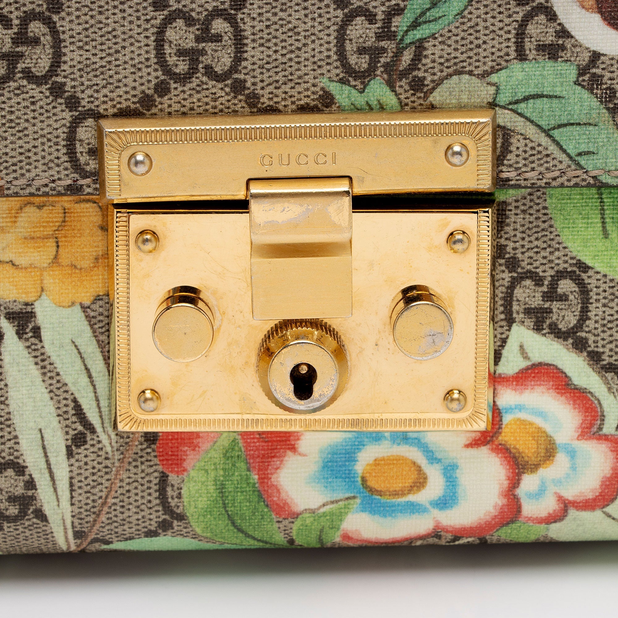 Gucci GG Supreme Tian Padlock Shoulder Bag (SHF-DYWYrW)
