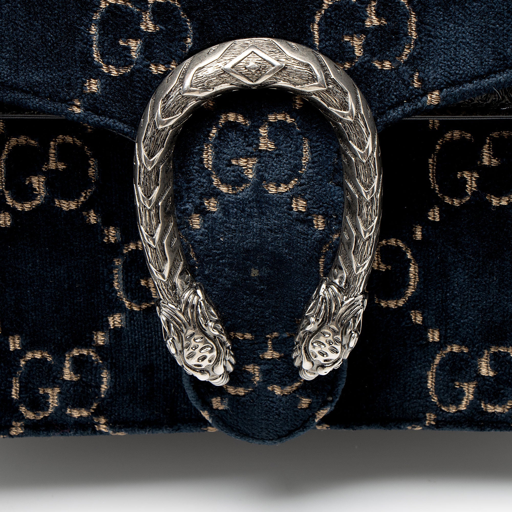Gucci GG Velvet Dionysus Medium Shoulder Bag